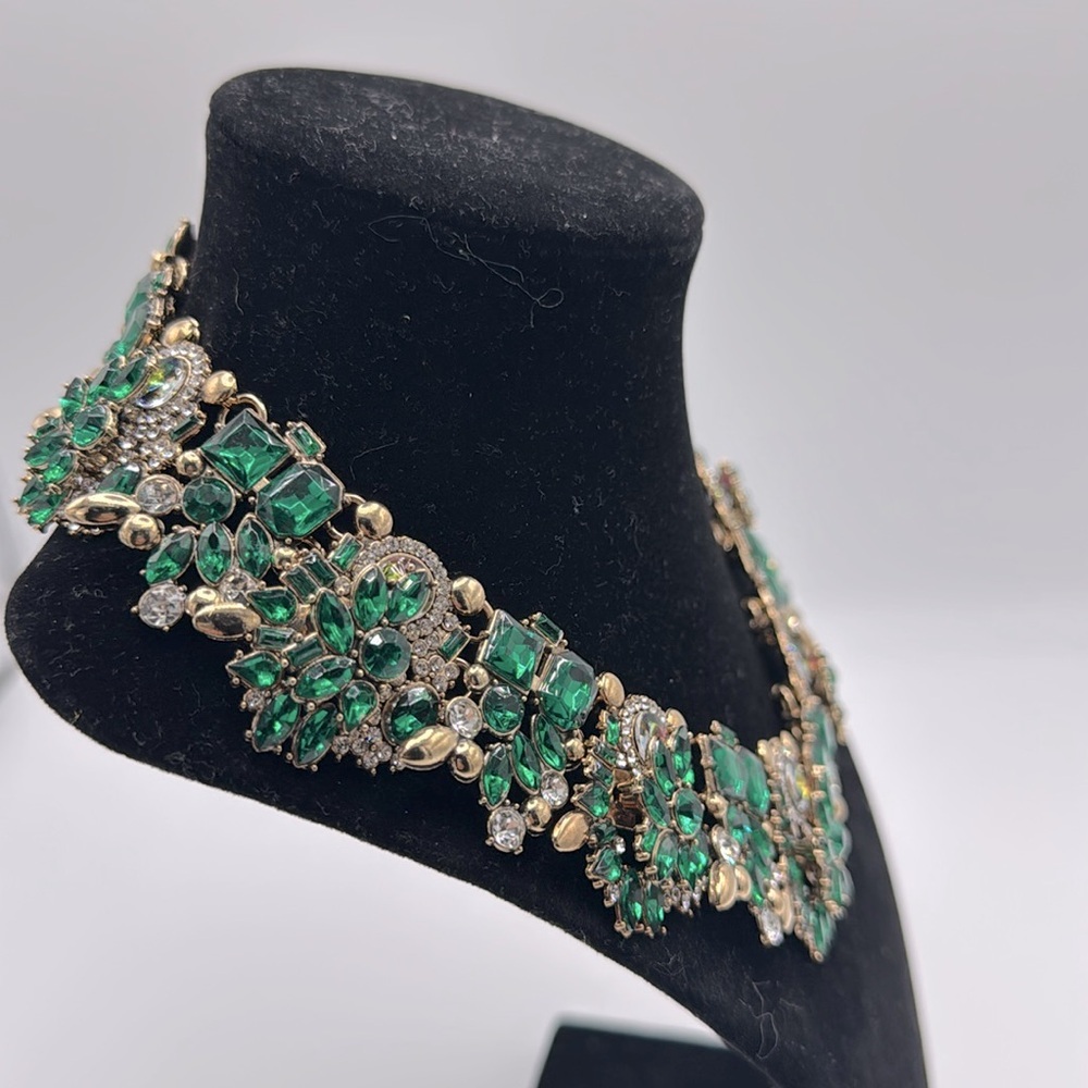 Duchessa Catorina's Statement Necklace and Earring Sets - Picture 4 of 10